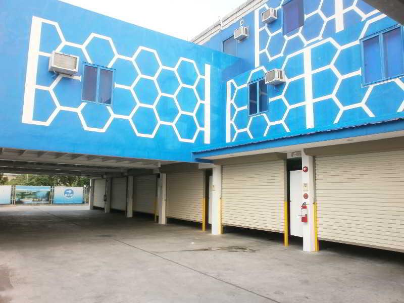 Hotel Dream World Las Piñas Exteriér fotografie